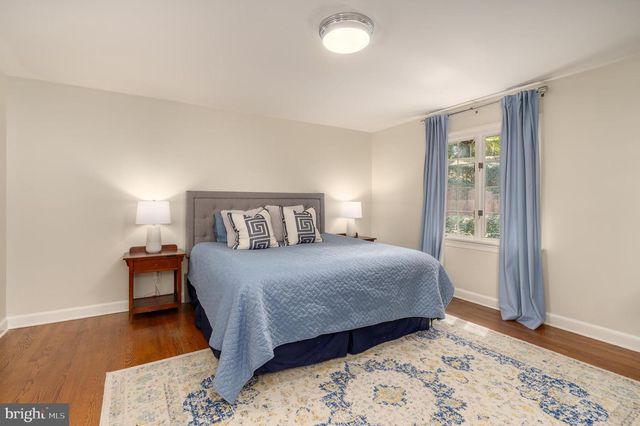 7204 LOCH LOMOND DR, Bethesda, MD 20817