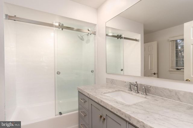 7204 LOCH LOMOND DR, Bethesda, MD 20817