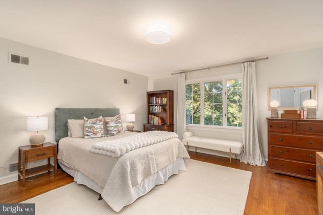 7204 LOCH LOMOND DR, Bethesda, MD 20817