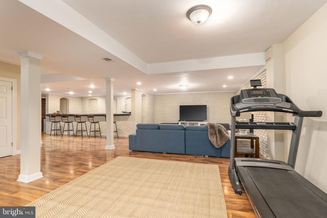 7204 LOCH LOMOND DR, Bethesda, MD 20817