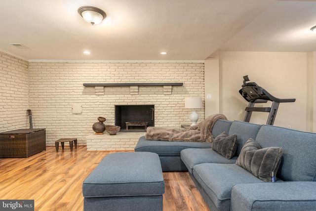 7204 LOCH LOMOND DR, Bethesda, MD 20817