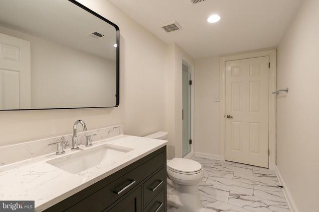 7204 LOCH LOMOND DR, Bethesda, MD 20817