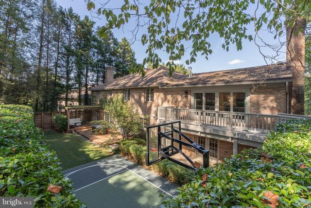 7204 LOCH LOMOND DR, Bethesda, MD 20817