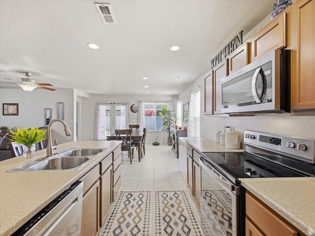 962 N ABBEY, North Salt Lake, UT 84054