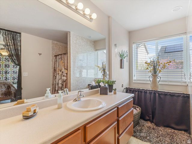 962 N ABBEY, North Salt Lake, UT 84054