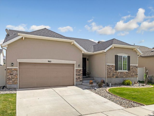 962 N ABBEY, North Salt Lake, UT 84054