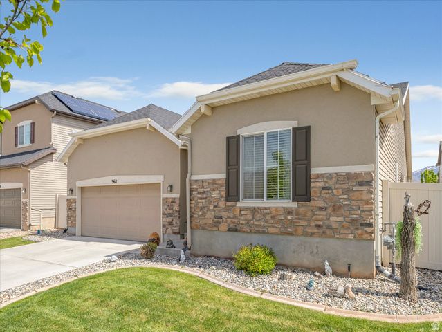 962 N ABBEY, North Salt Lake, UT 84054