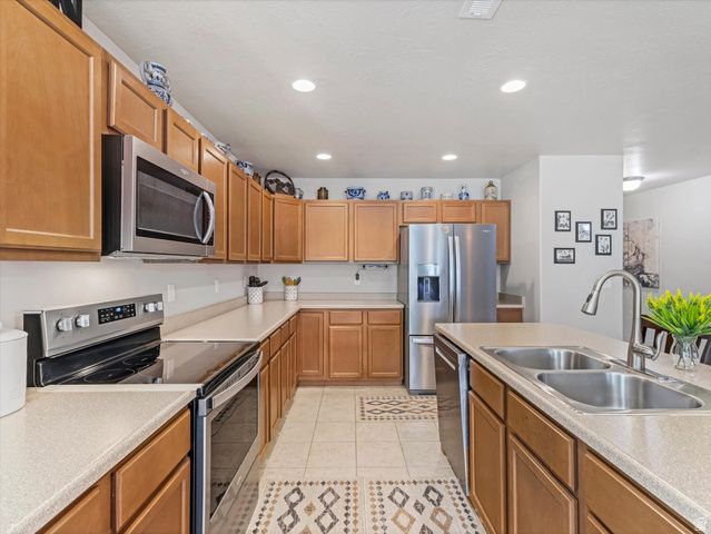 962 N ABBEY, North Salt Lake, UT 84054