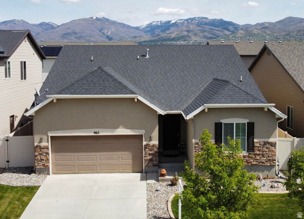 962 N ABBEY, North Salt Lake, UT 84054