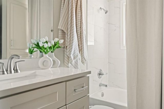 6003 Jain LN A, Austin, TX 78721