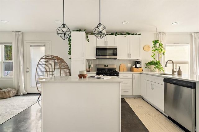 6003 Jain LN A, Austin, TX 78721