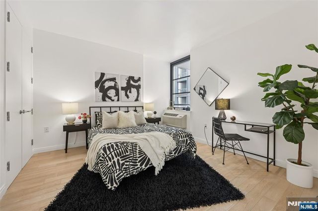 160 1st Street 1013, Jersey City, NJ 07302