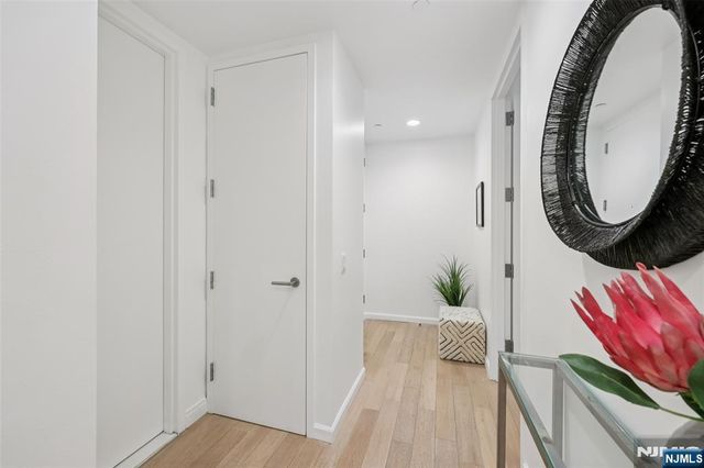 160 1st Street 1013, Jersey City, NJ 07302