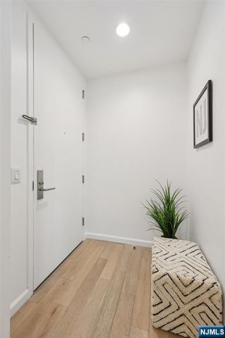 160 1st Street 1013, Jersey City, NJ 07302