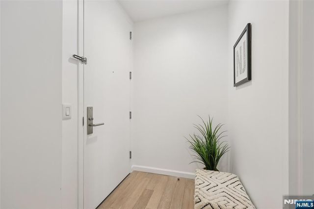 160 1st Street 1013, Jersey City, NJ 07302