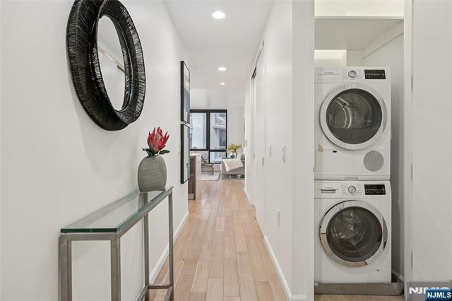 160 1st Street 1013, Jersey City, NJ 07302