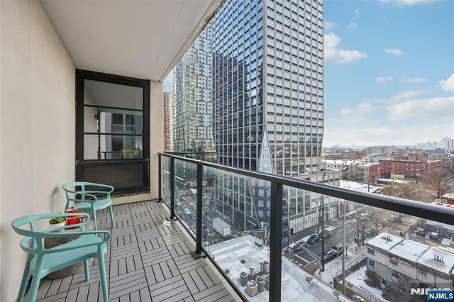 160 1st Street 1013, Jersey City, NJ 07302