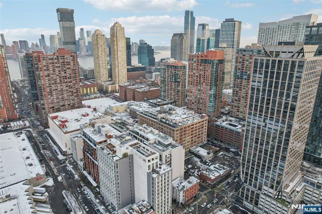 160 1st Street 1013, Jersey City, NJ 07302