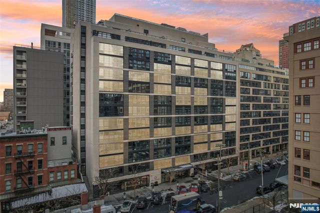 160 1st Street 1013, Jersey City, NJ 07302