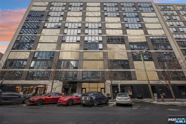 160 1st Street 1013, Jersey City, NJ 07302