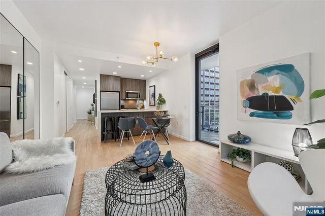 160 1st Street 1013, Jersey City, NJ 07302