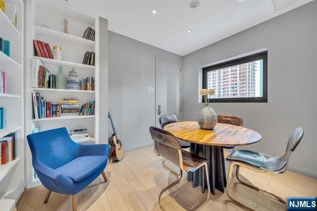 160 1st Street 1013, Jersey City, NJ 07302