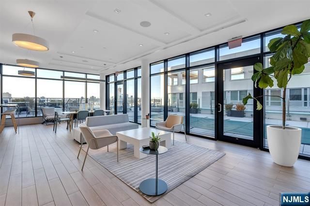 160 1st Street 1013, Jersey City, NJ 07302