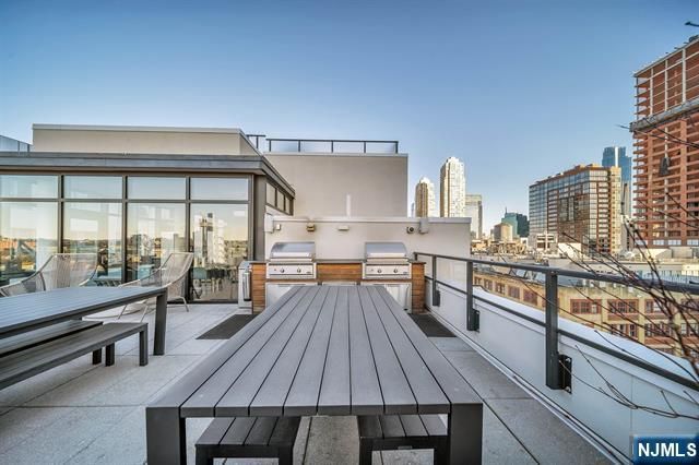 160 1st Street 1013, Jersey City, NJ 07302