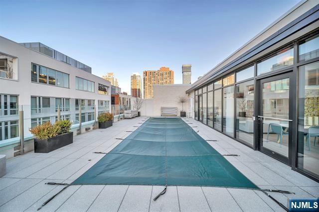 160 1st Street 1013, Jersey City, NJ 07302