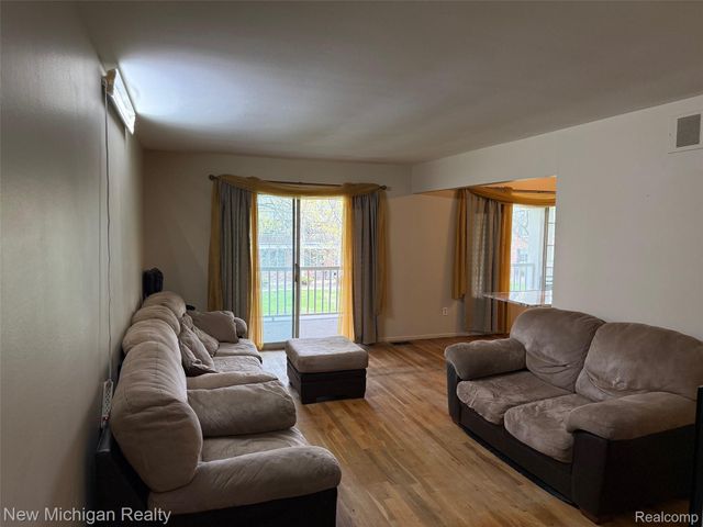 29276 Hoover Road 276, Warren, MI 48093