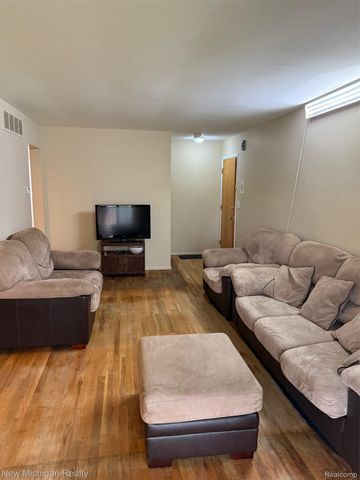 29276 Hoover Road 276, Warren, MI 48093