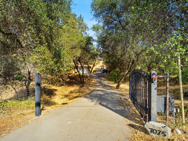 7075 Ridge Rd, Newcastle, CA 95658