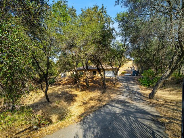 7075 Ridge Rd, Newcastle, CA 95658