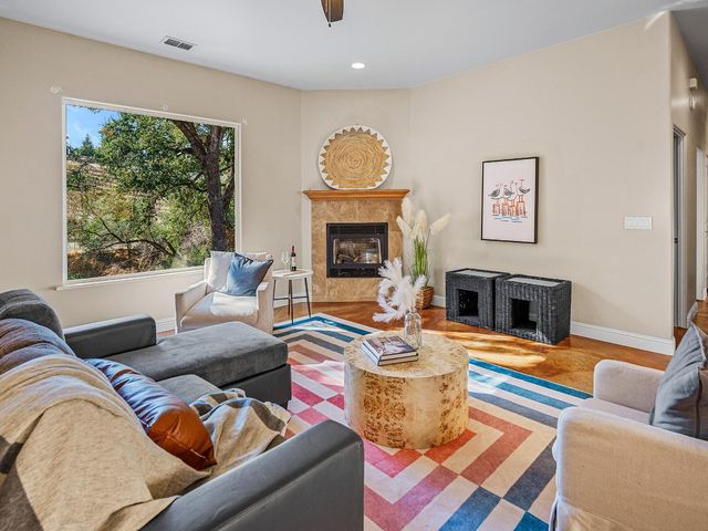 7075 Ridge Rd, Newcastle, CA 95658
