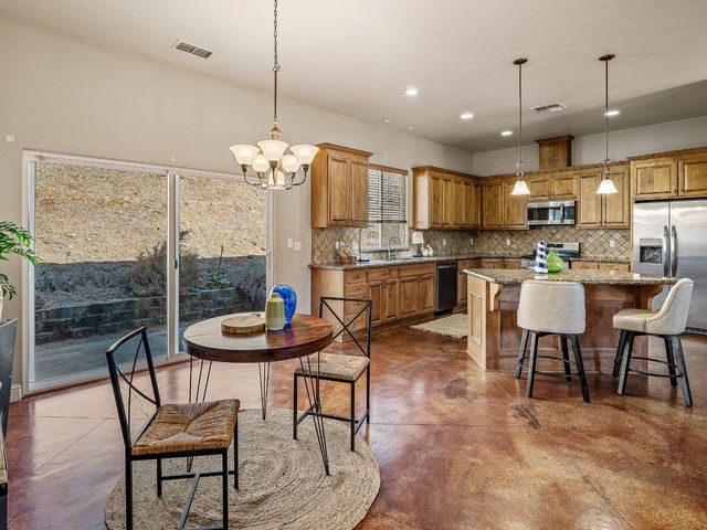 7075 Ridge Rd, Newcastle, CA 95658
