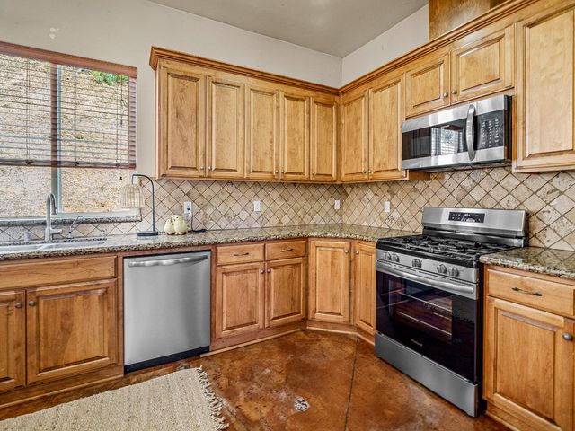 7075 Ridge Rd, Newcastle, CA 95658