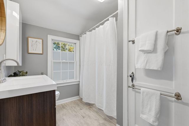 374 Loveman Avenue, Worthington, OH 43085