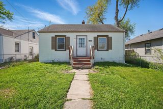 2057 Maple Street, Des Moines, IA 50317