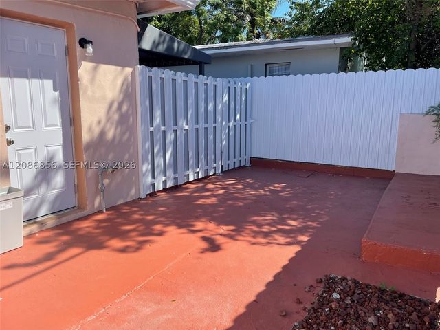 1450 SW 6th St 11, Miami, FL 33135