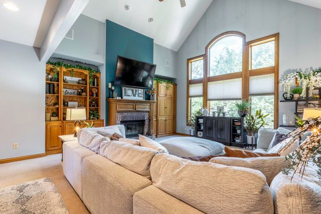 6221 Beaver Creek Court, Fort Wayne, IN 46814
