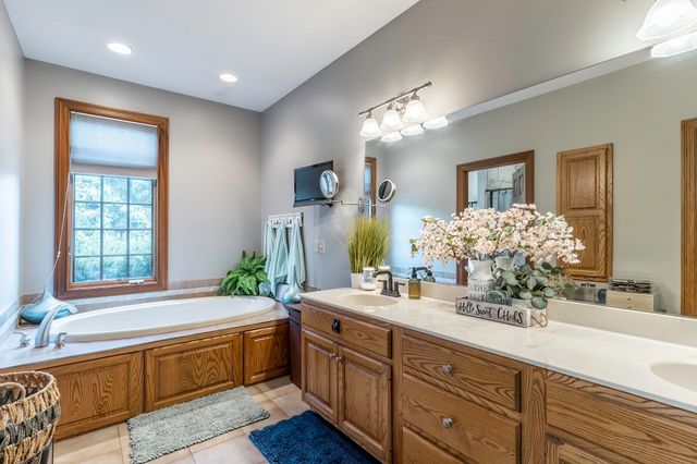 6221 Beaver Creek Court, Fort Wayne, IN 46814