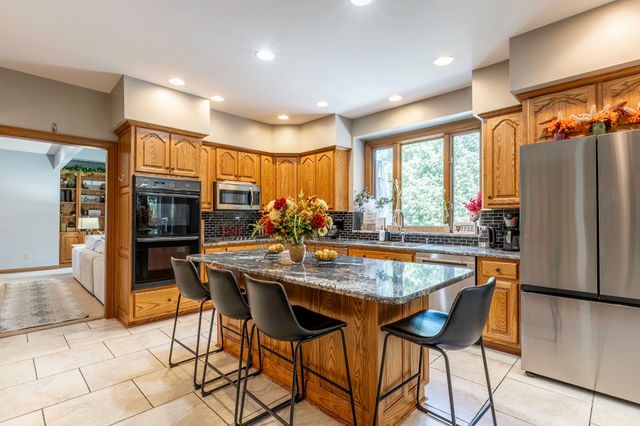6221 Beaver Creek Court, Fort Wayne, IN 46814