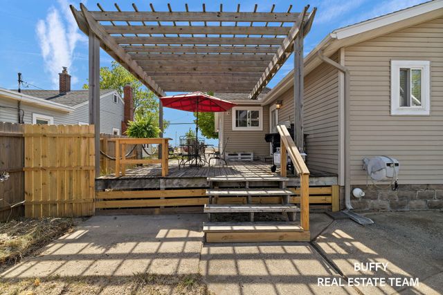 1602 Beach Street, Muskegon, MI 49441