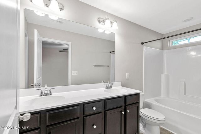 10 Jaydn Drive W, Jacksonville, NC 28546