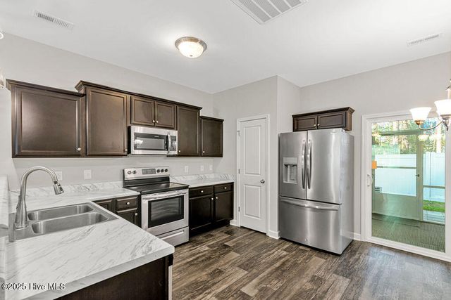 10 Jaydn Drive W, Jacksonville, NC 28546