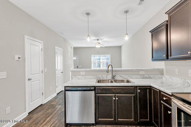 10 Jaydn Drive W, Jacksonville, NC 28546