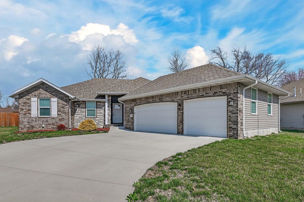 4881 W Washita Street, Springfield, MO 65802