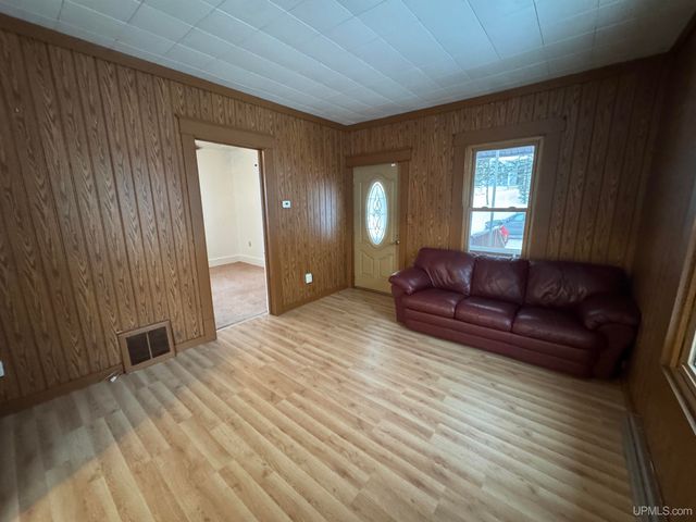 1857 Ledge Street, Niagara C-wi, WI 54151