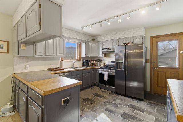 695 Dermody Road, Bennington, VT 05201