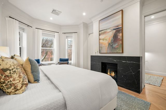 352 Marlborough St, Boston, MA 02115